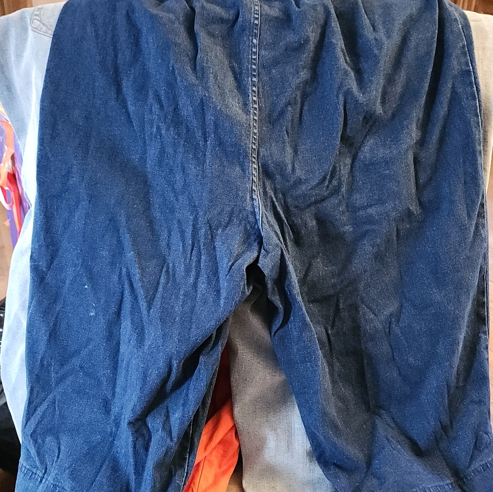Dark blue denim capri with stretch waist